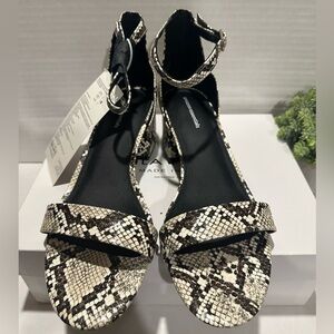 Snakeskin Pattern box  Heel Sandals 10W animal print stylish NWT Comfortable